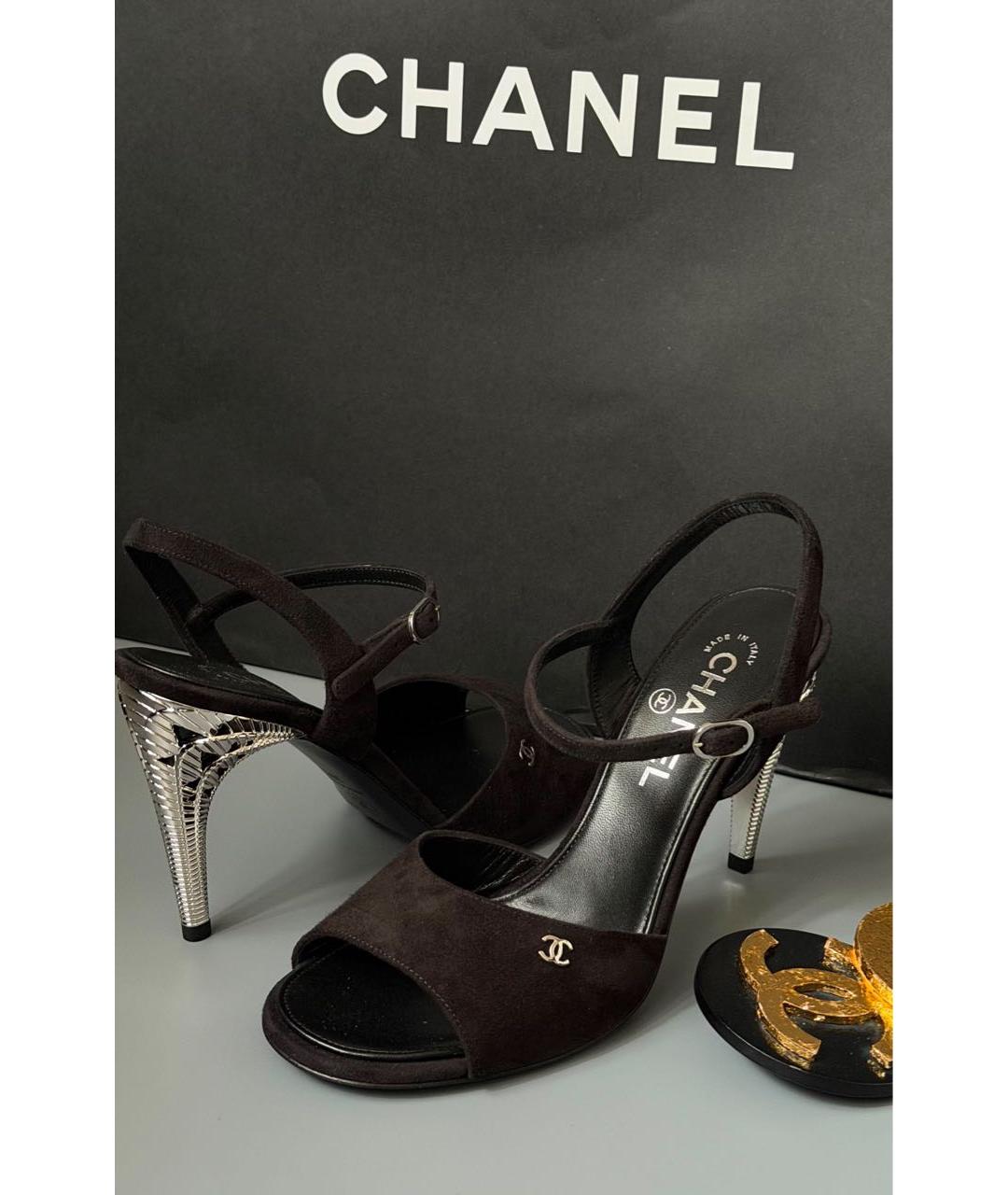 CHANEL Коричневые замшевые босоножки, фото 2