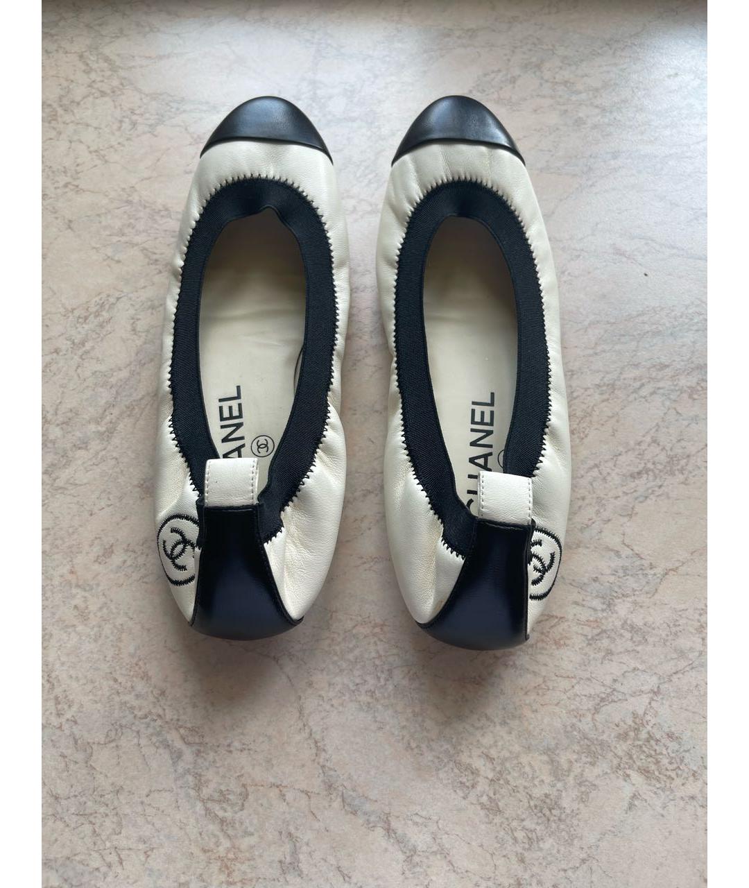 CHANEL Белые кожаные балетки, фото 3