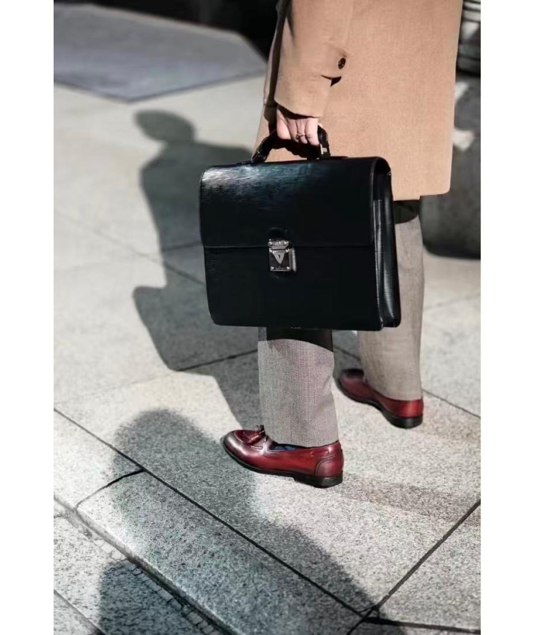 LOUIS VUITTON Черная кожаная сумка с короткими ручками, фото 4
