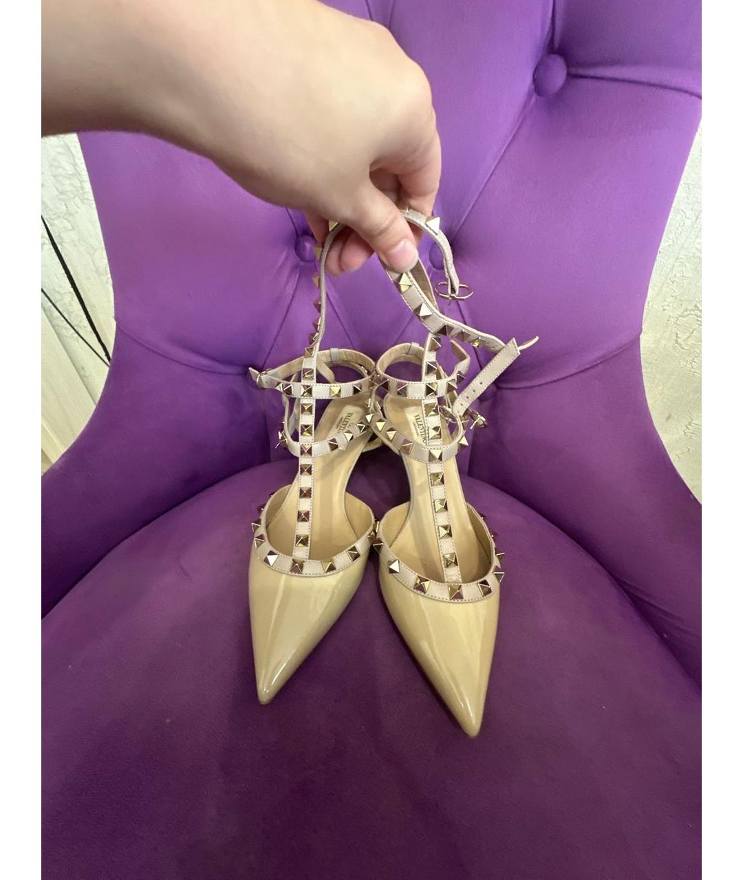 VALENTINO Бежевые кожаные босоножки, фото 2
