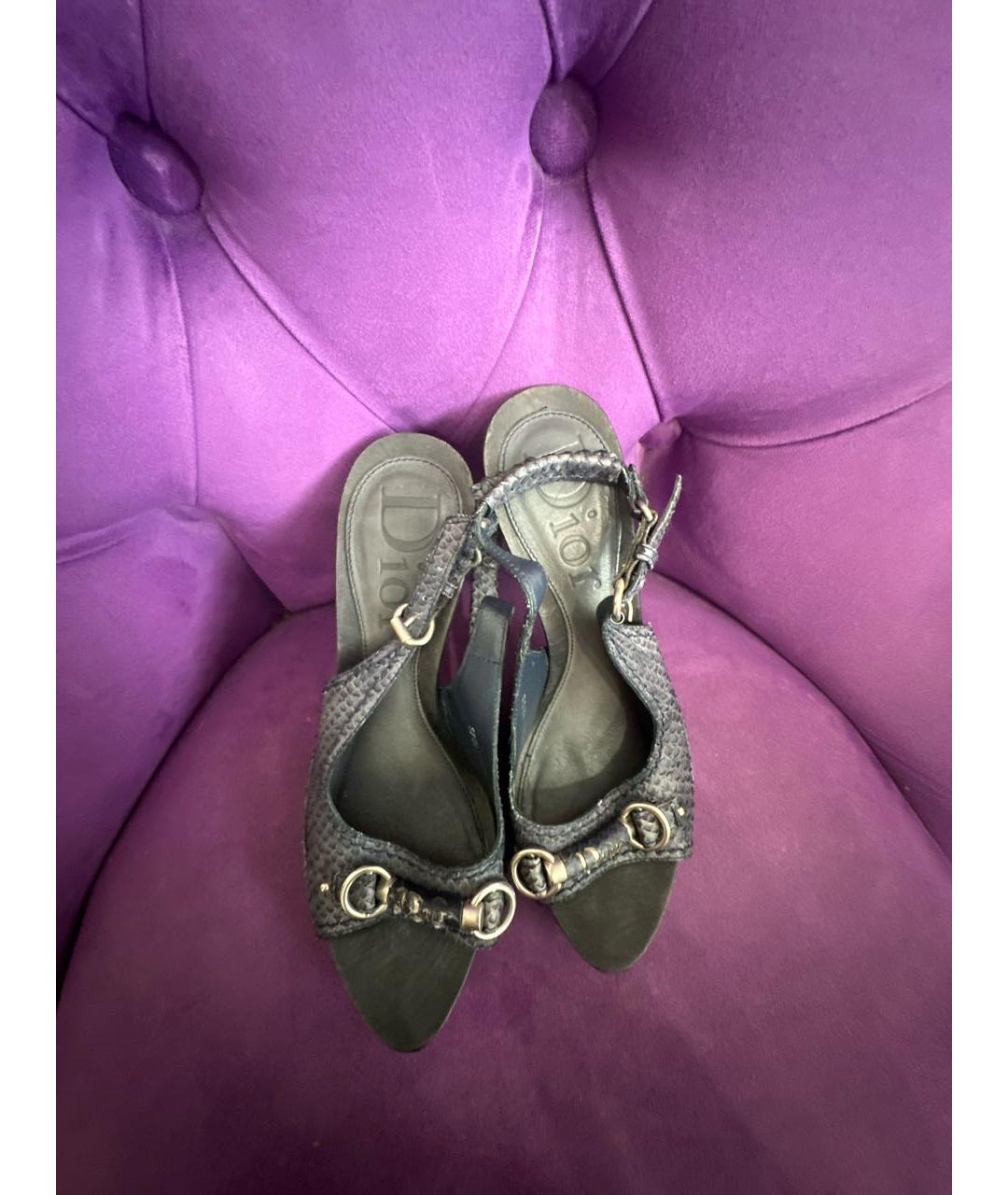 CHRISTIAN DIOR Темно-синие босоножки из экзотической кожи, фото 3