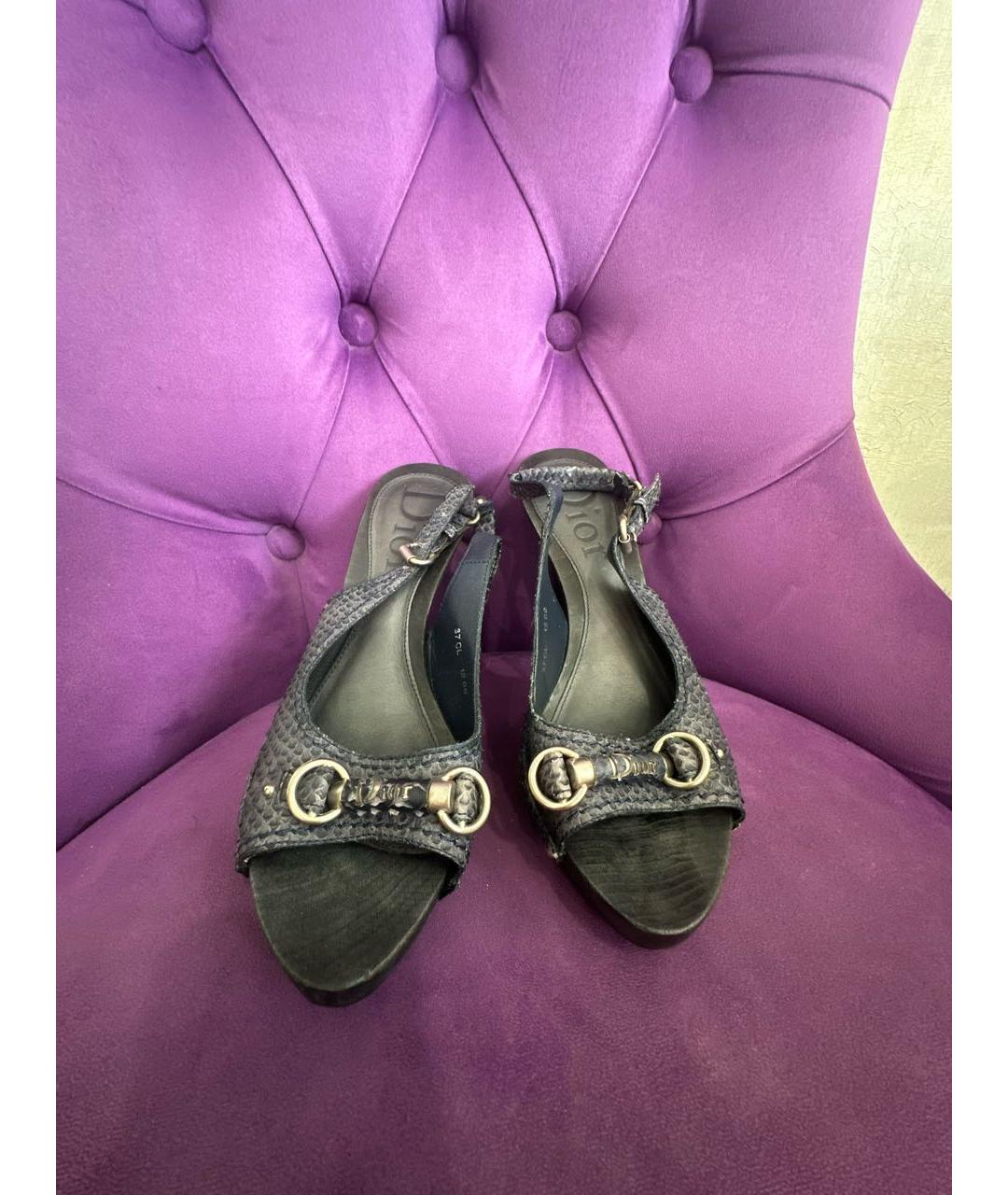 CHRISTIAN DIOR Темно-синие босоножки из экзотической кожи, фото 2