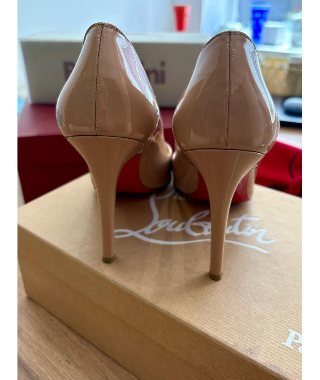 CHRISTIAN LOUBOUTIN Бежевые туфли из лакированной кожи, фото 3