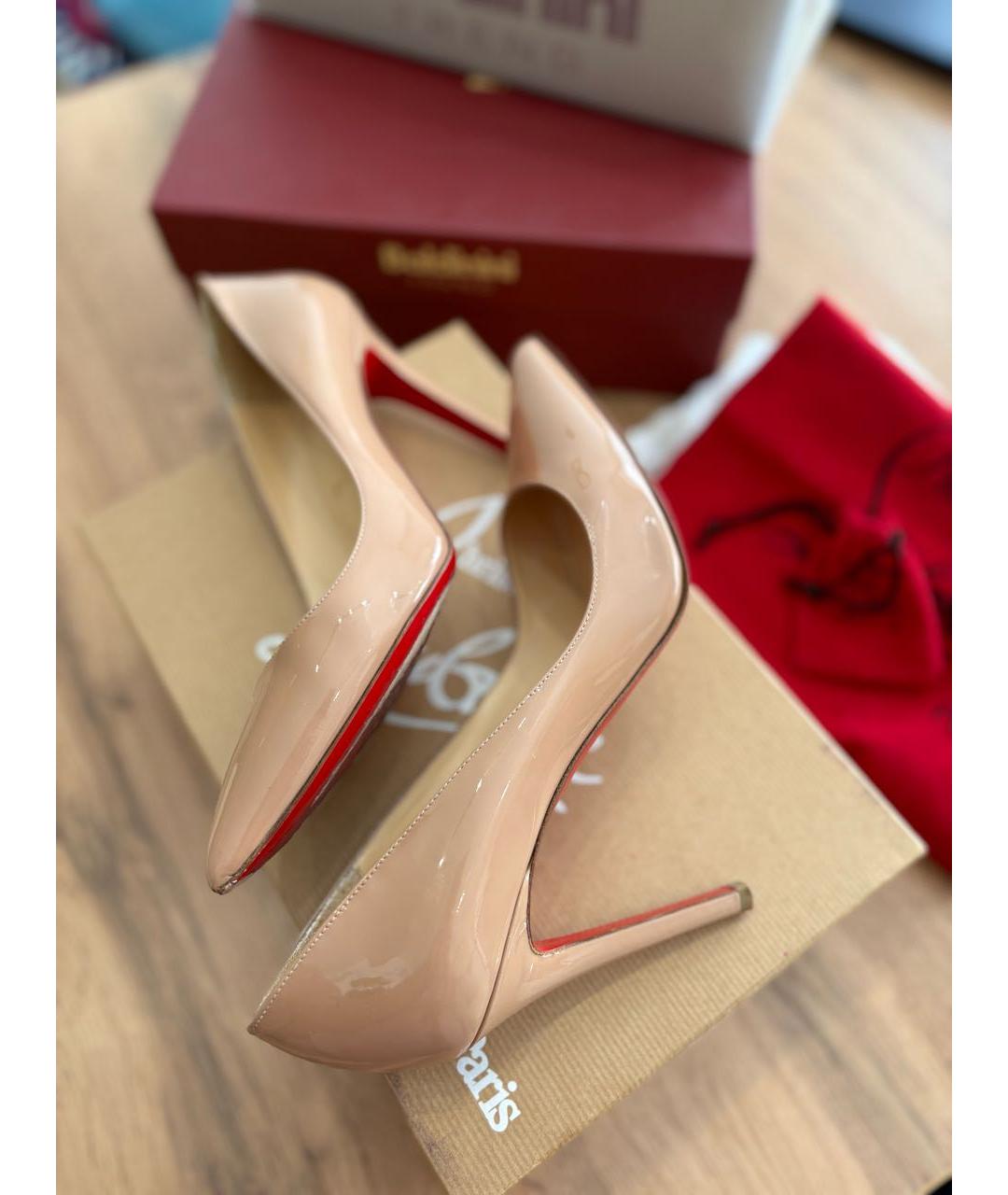 CHRISTIAN LOUBOUTIN Бежевые туфли из лакированной кожи, фото 4