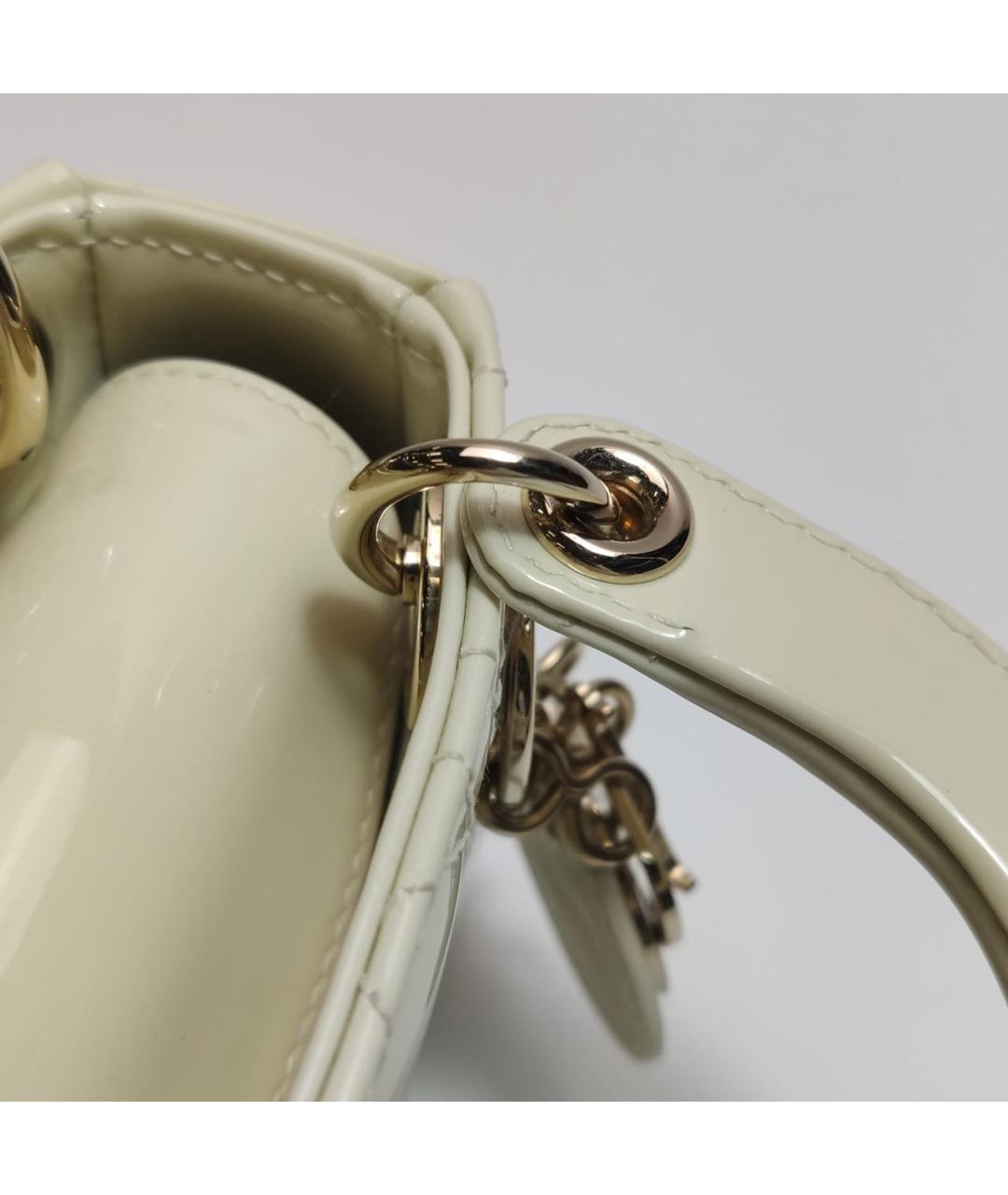 CHRISTIAN DIOR Белая сумка с короткими ручками из лакированной кожи, фото 7