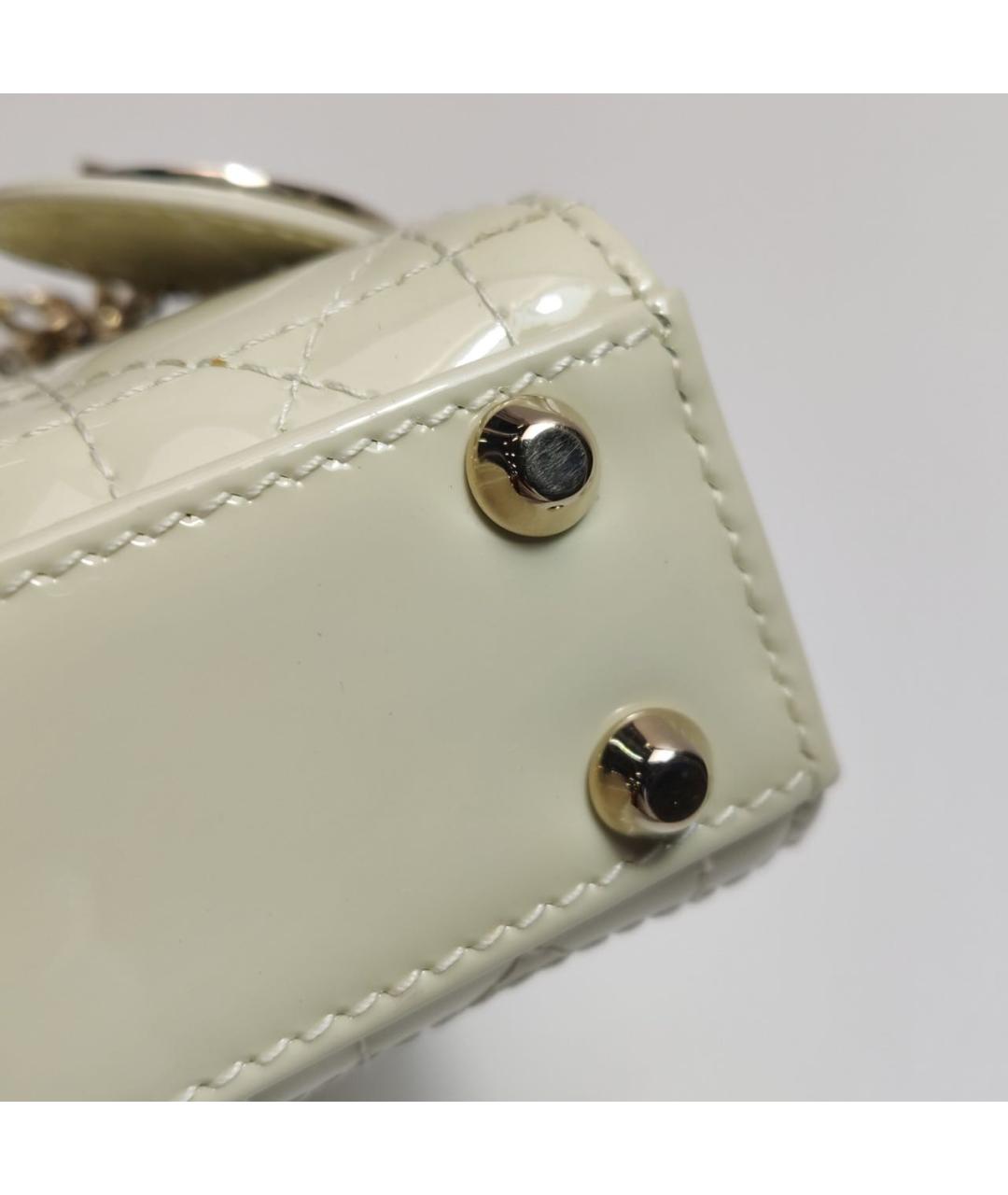 CHRISTIAN DIOR Белая сумка с короткими ручками из лакированной кожи, фото 8