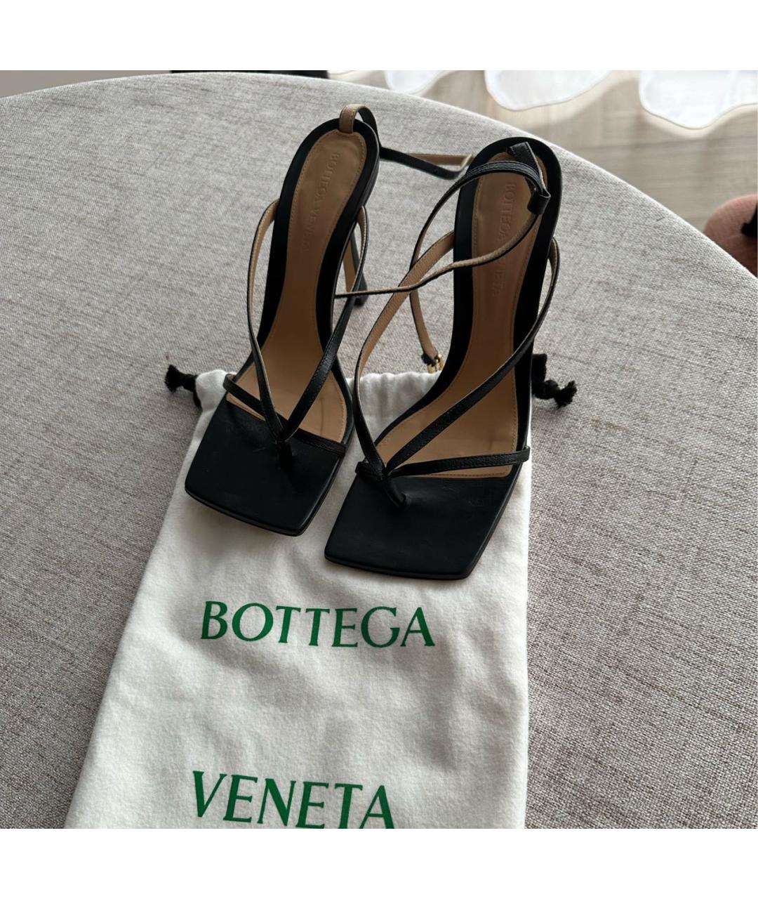 BOTTEGA VENETA Черные кожаные босоножки, фото 5