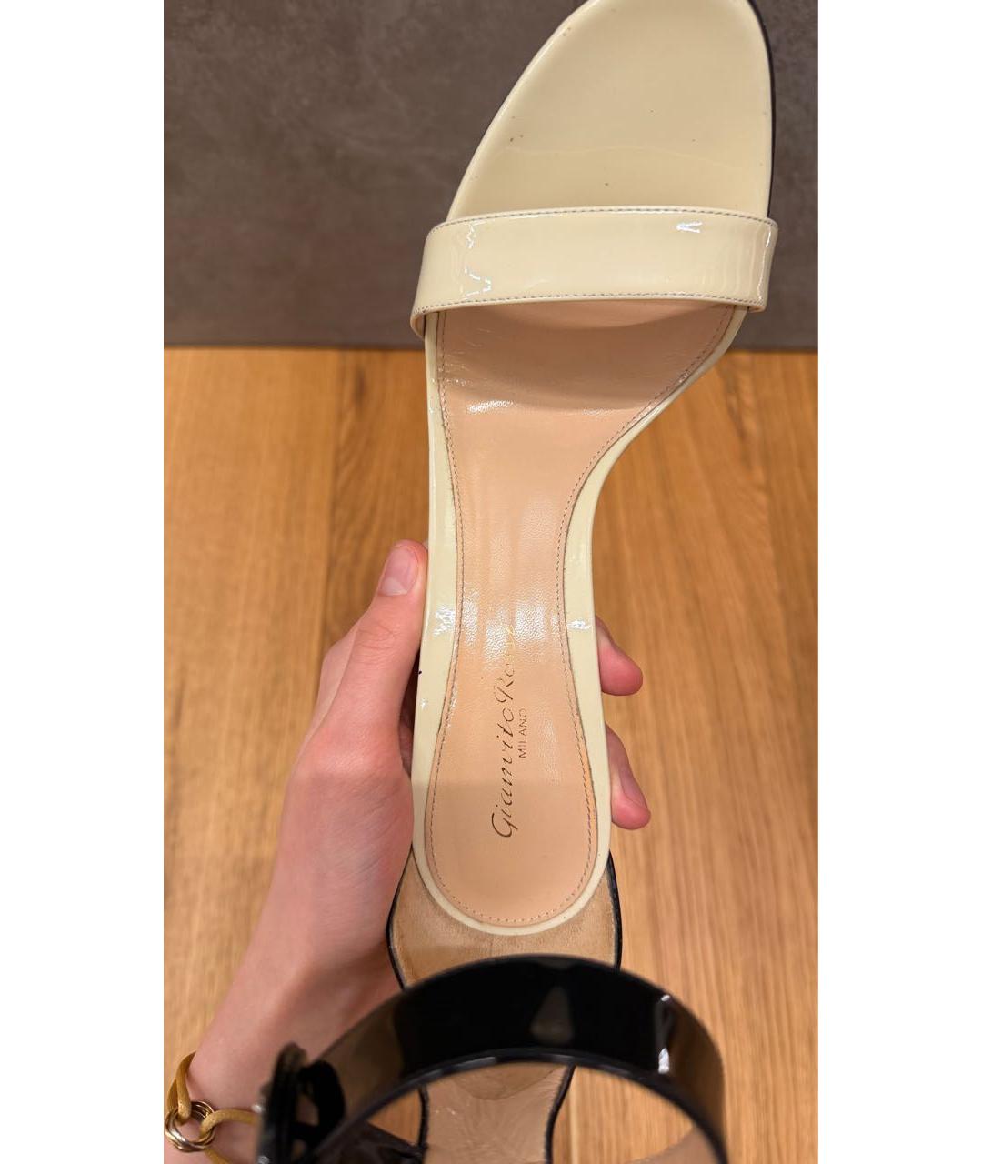 GIANVITO ROSSI Бежевые босоножки из лакированной кожи, фото 3