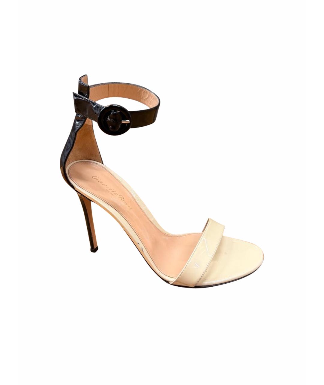 GIANVITO ROSSI Бежевые босоножки из лакированной кожи, фото 1