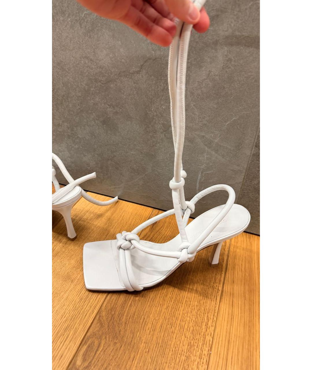 BOTTEGA VENETA Белые кожаные босоножки, фото 4