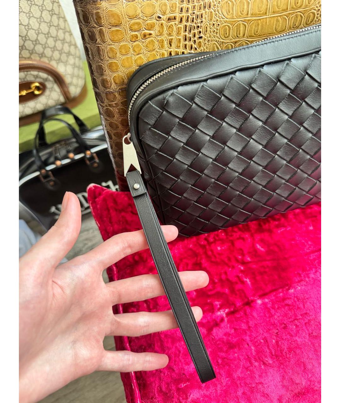 BOTTEGA VENETA Черная кожаная барсетка, фото 3