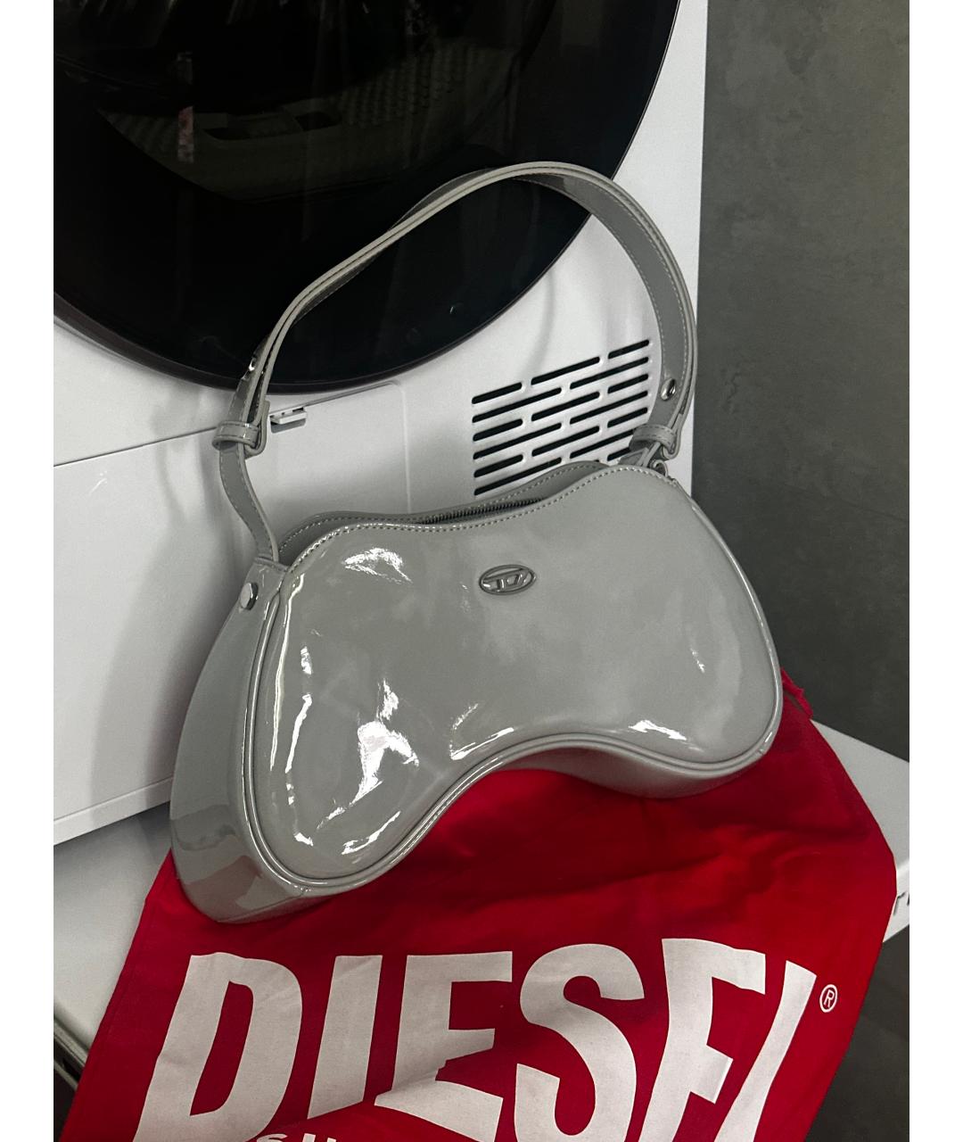 DIESEL Серая сумка с короткими ручками из лакированной кожи, фото 7