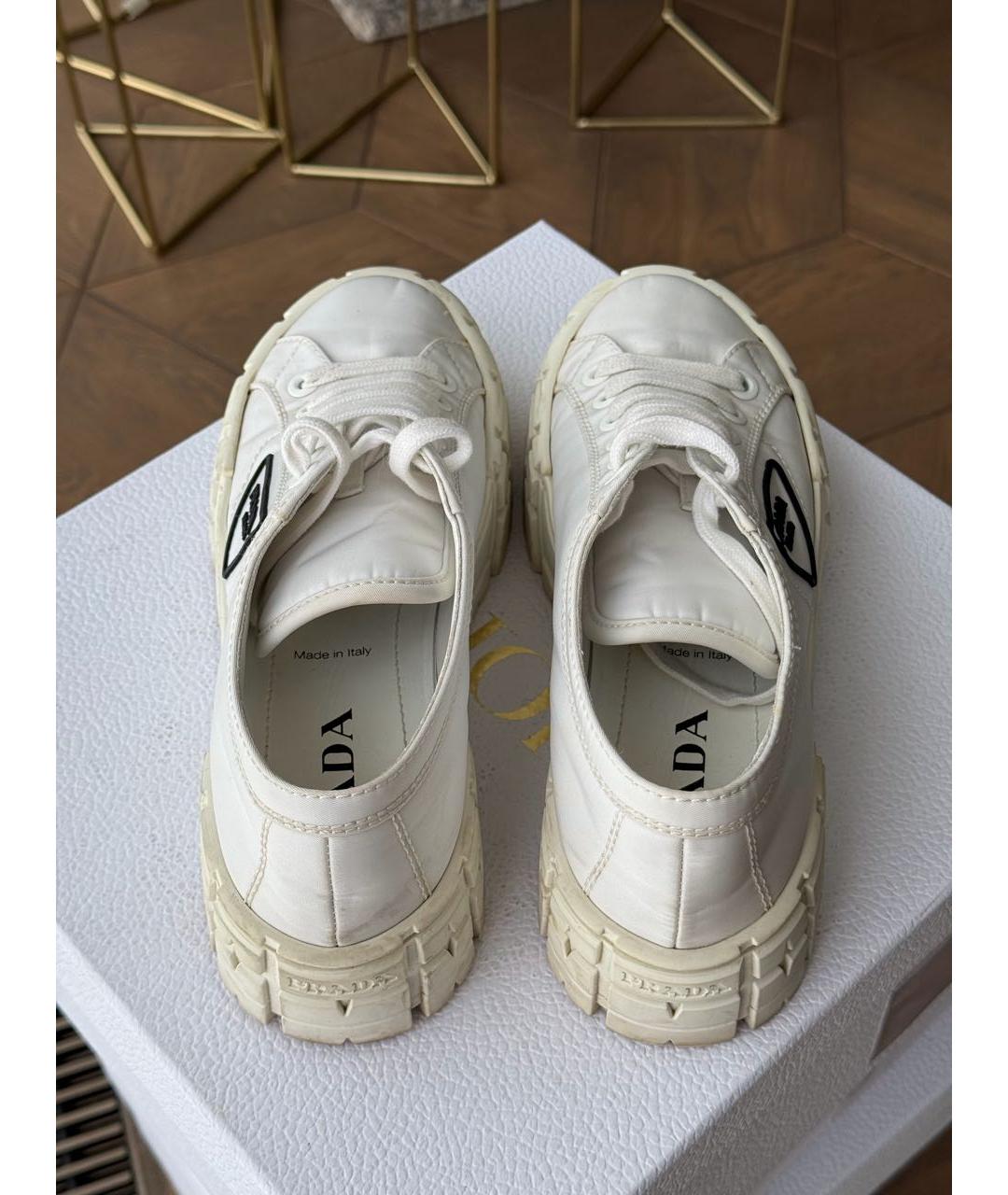 PRADA Белые текстильные кеды, фото 4