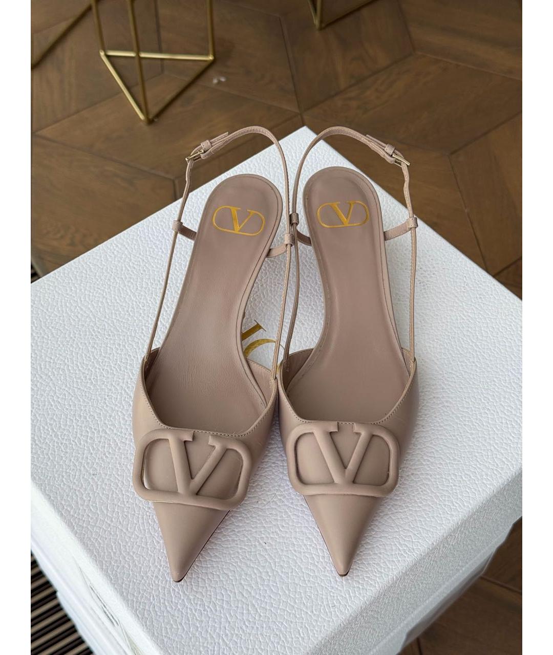 VALENTINO Бежевые кожаные лодочки на низком каблуке, фото 4