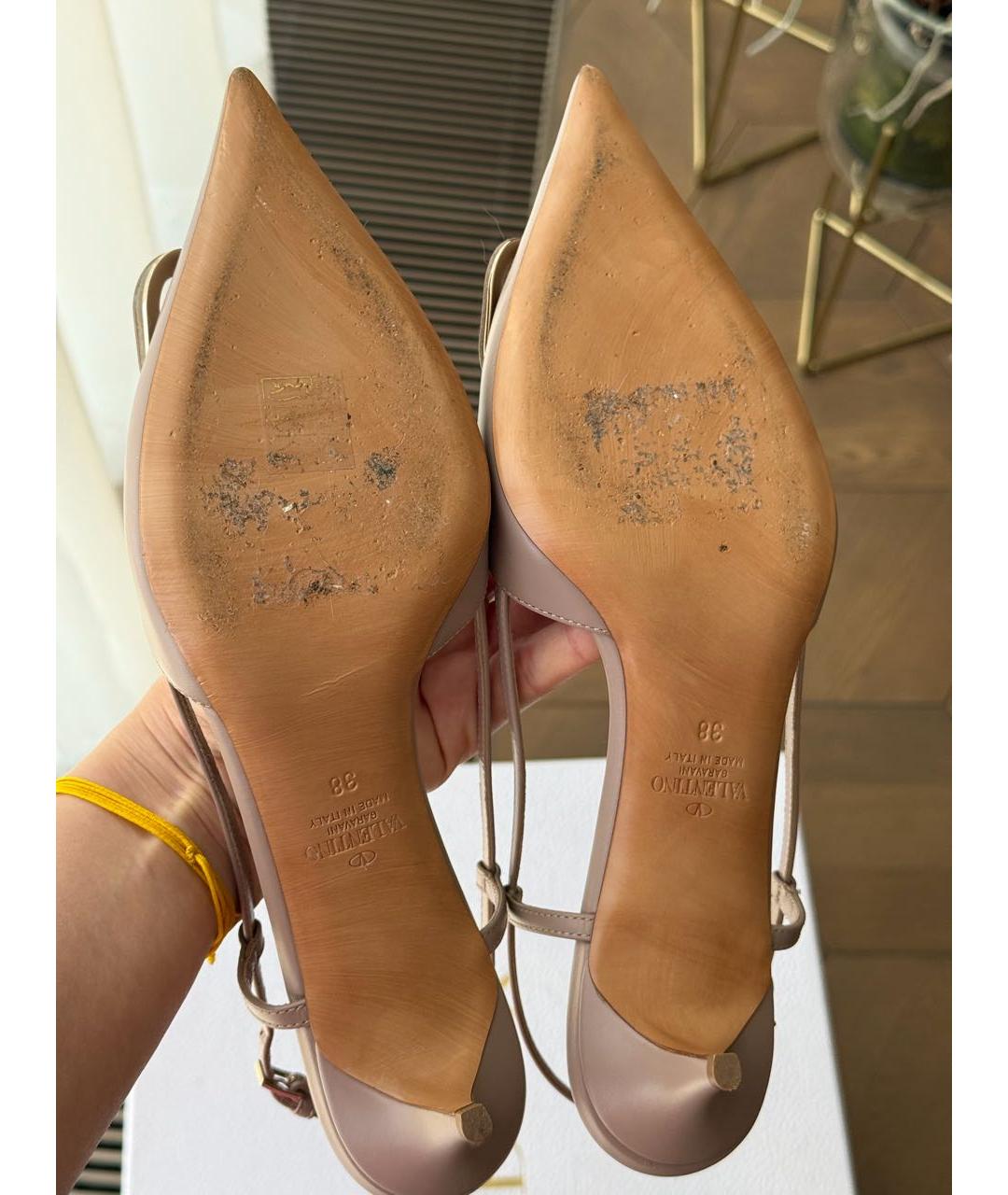 VALENTINO Бежевые кожаные лодочки на низком каблуке, фото 6