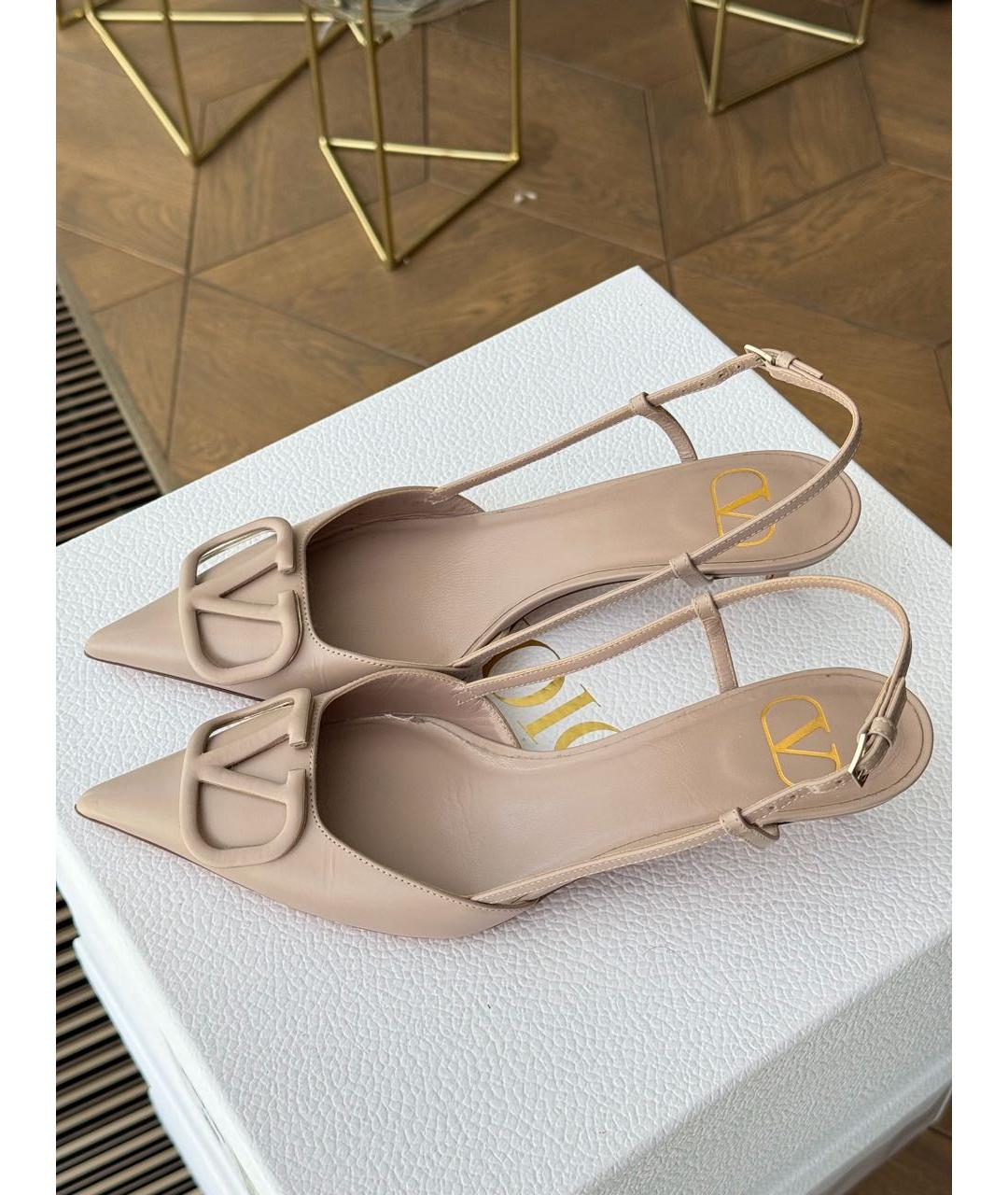 VALENTINO Бежевые кожаные лодочки на низком каблуке, фото 3