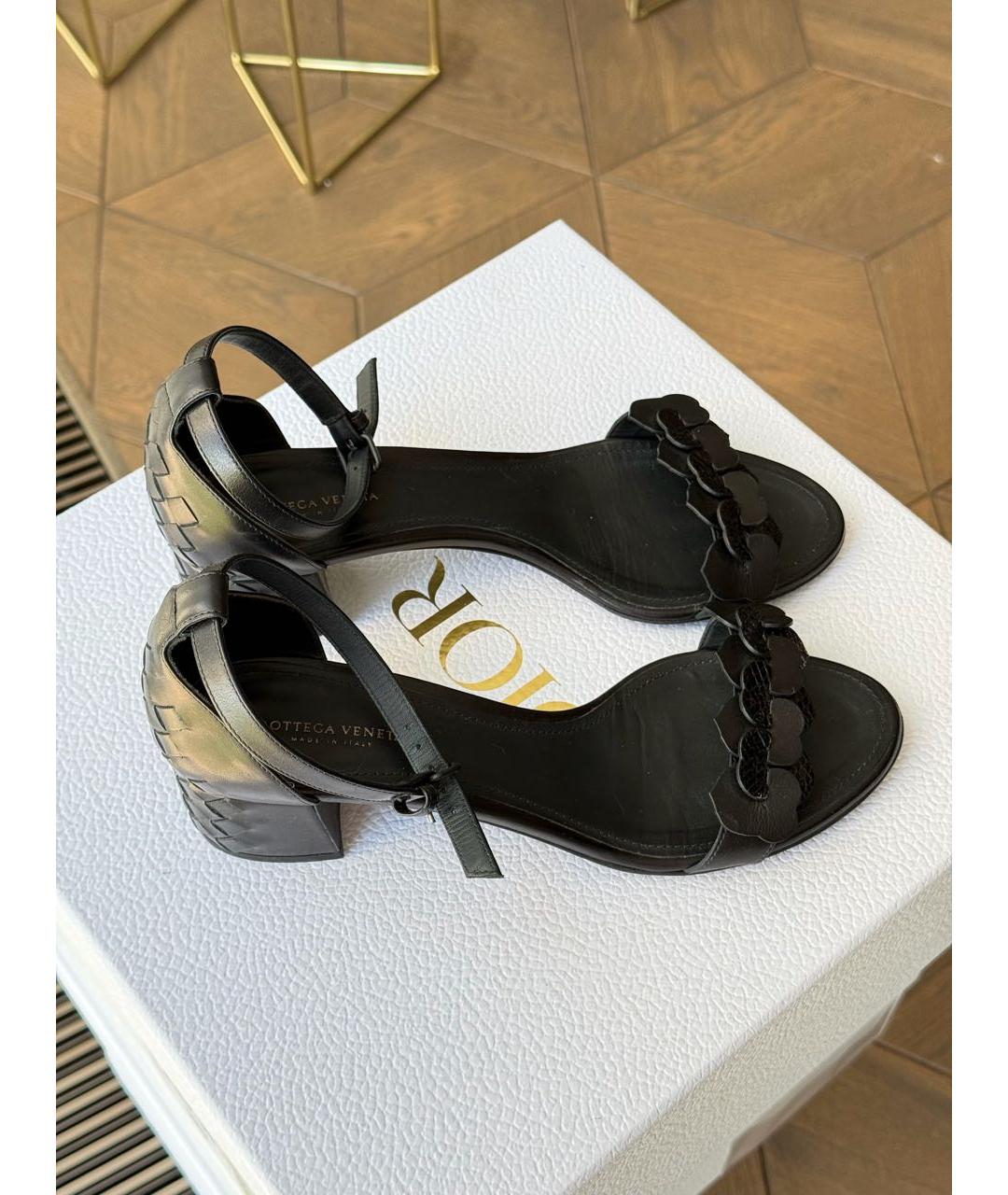 BOTTEGA VENETA Черные кожаные босоножки, фото 3