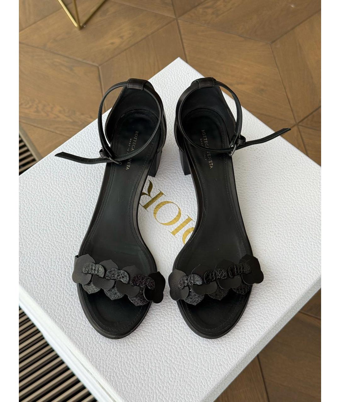 BOTTEGA VENETA Черные кожаные босоножки, фото 2
