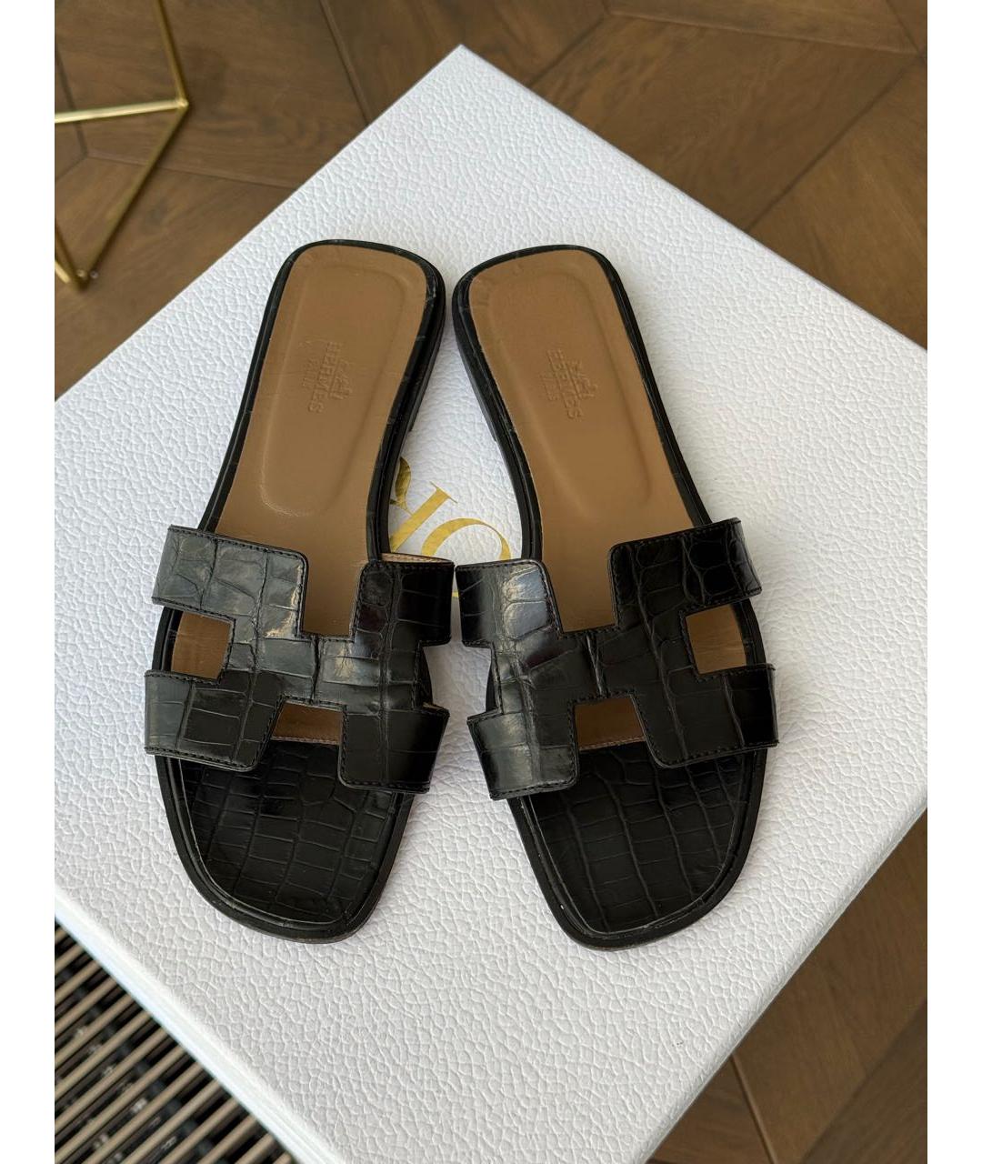 HERMES Черные шлепанцы из экзотической кожи, фото 5