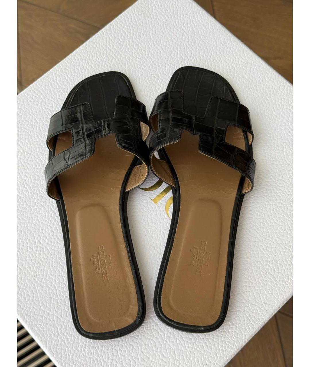 HERMES Черные шлепанцы из экзотической кожи, фото 4