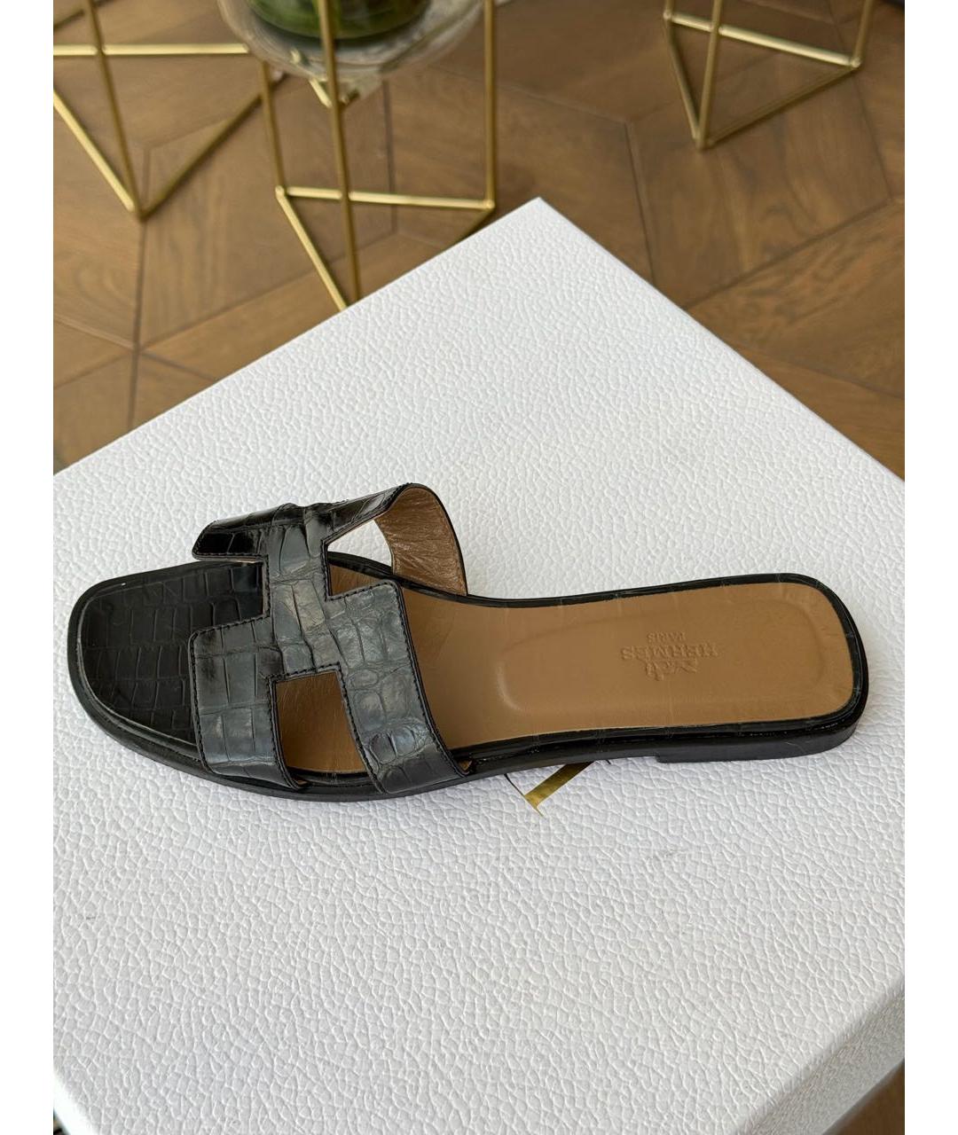 HERMES Черные шлепанцы из экзотической кожи, фото 2