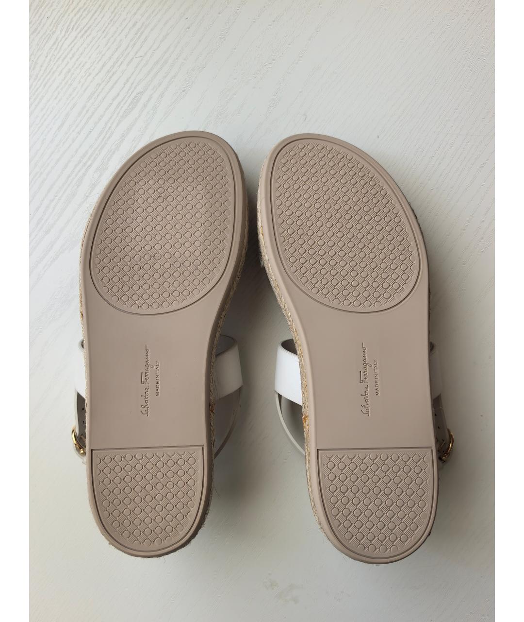 FERRAGAMO Белые кожаные босоножки, фото 4