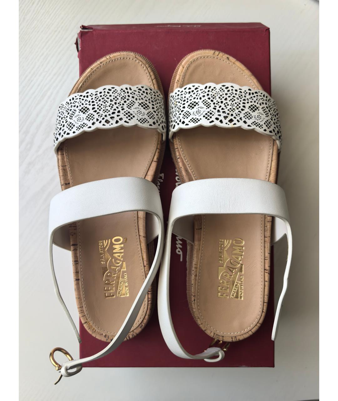 FERRAGAMO Белые кожаные босоножки, фото 3