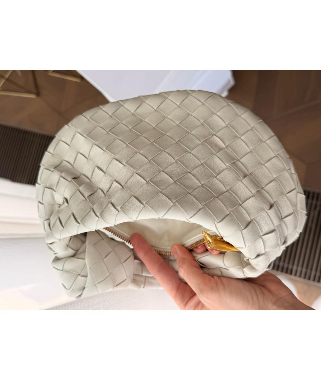 BOTTEGA VENETA Белая кожаная сумка с короткими ручками, фото 6
