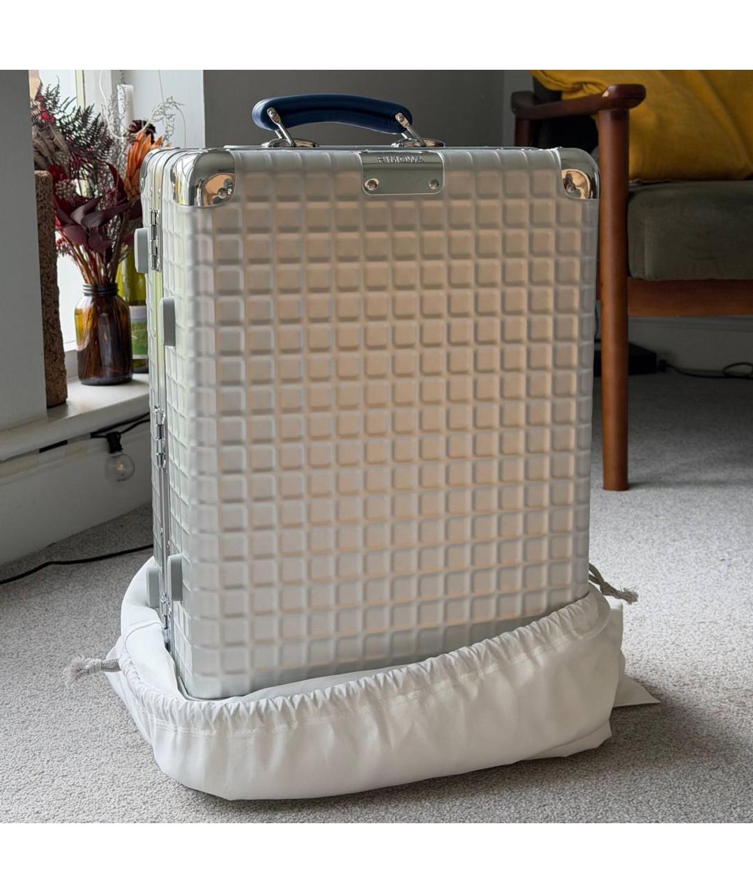 Rimowa Серебряный чемодан, фото 6