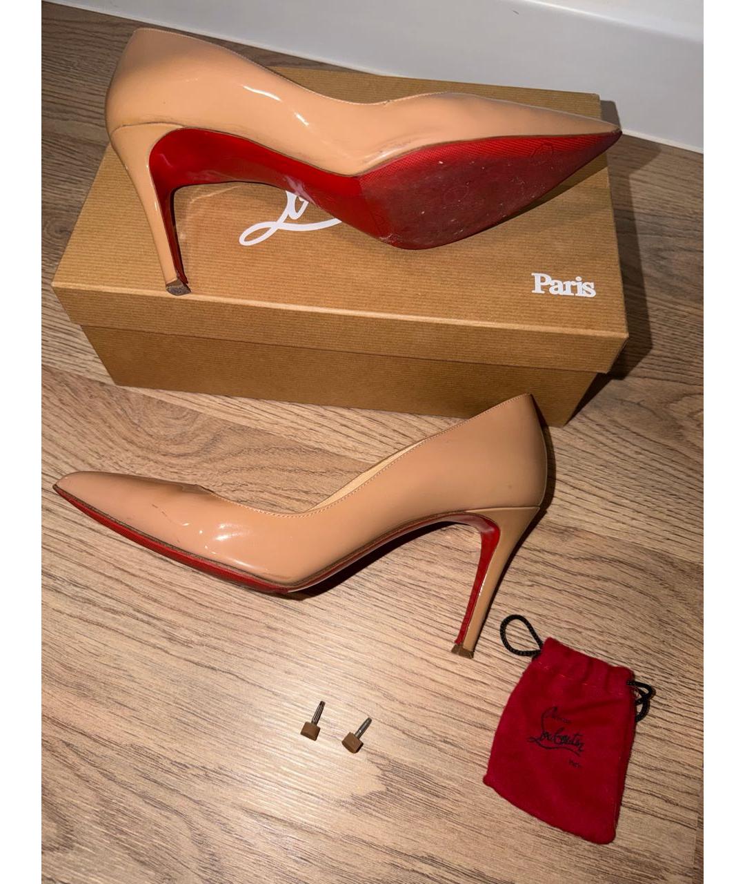 CHRISTIAN LOUBOUTIN Бежевые туфли из лакированной кожи, фото 7