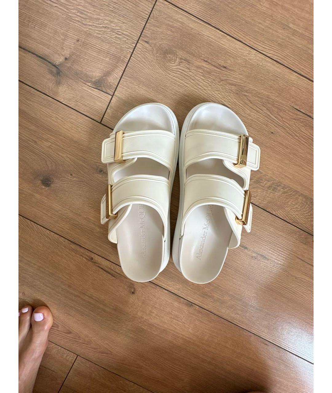 ALEXANDER MCQUEEN Белые шлепанцы, фото 3