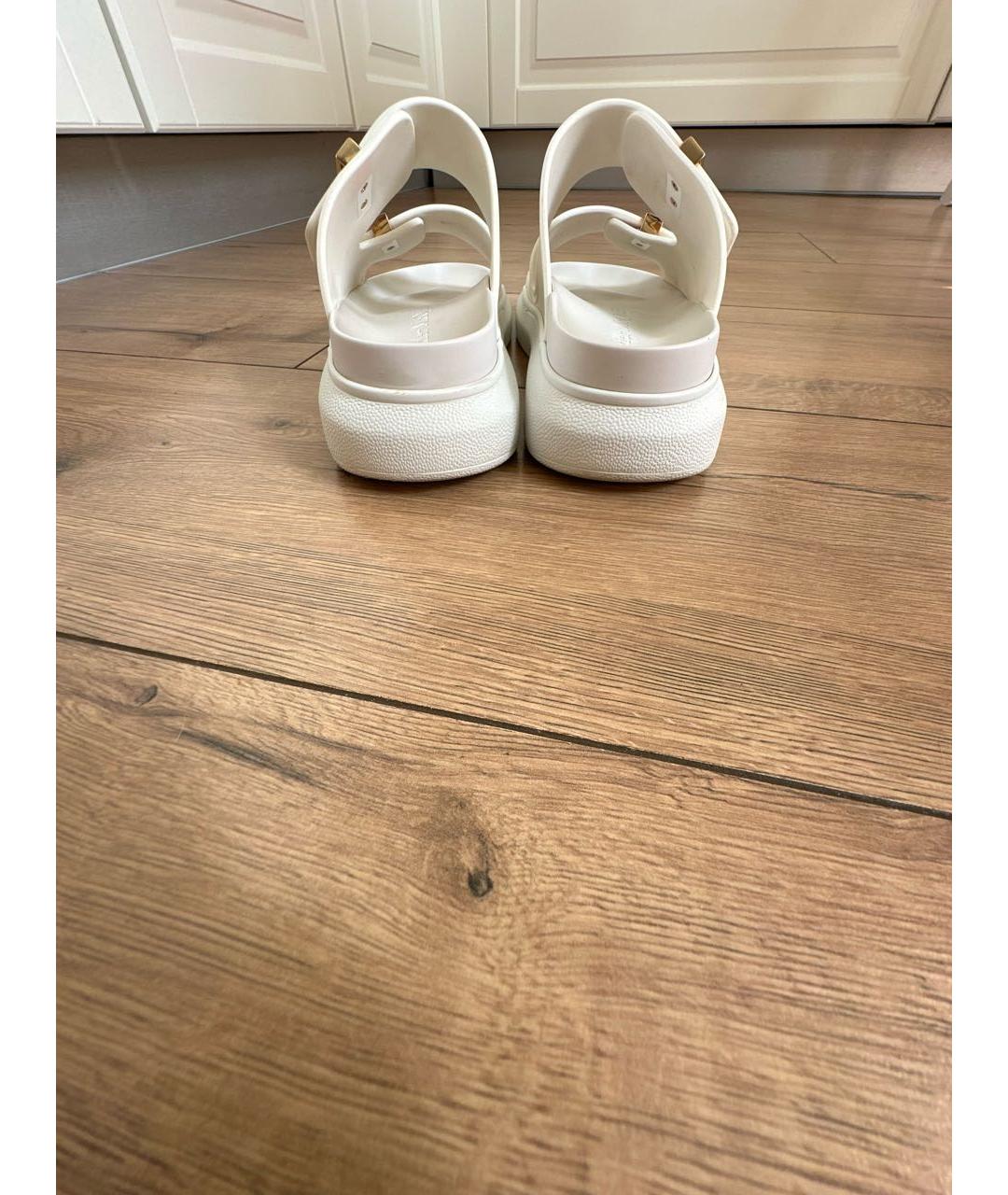 ALEXANDER MCQUEEN Белые шлепанцы, фото 4