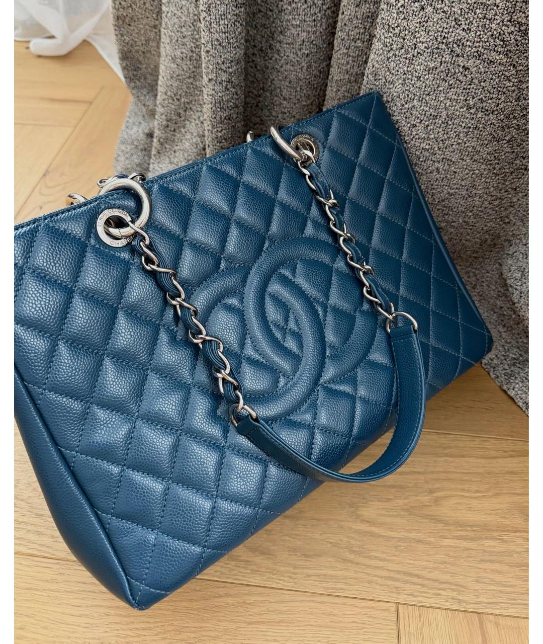 CHANEL Темно-синяя кожаная сумка тоут, фото 2