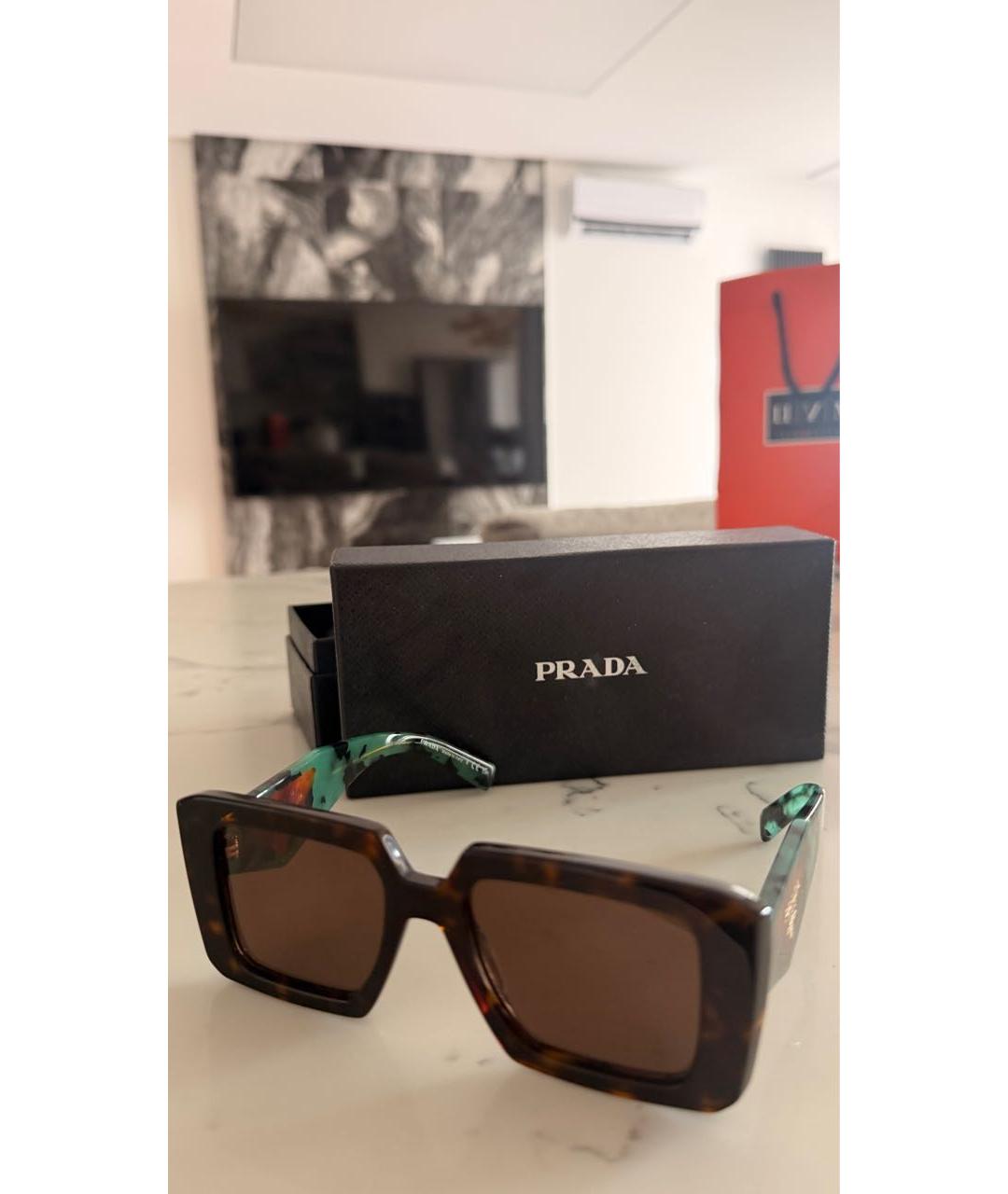 PRADA Коричневые пластиковые солнцезащитные очки, фото 3