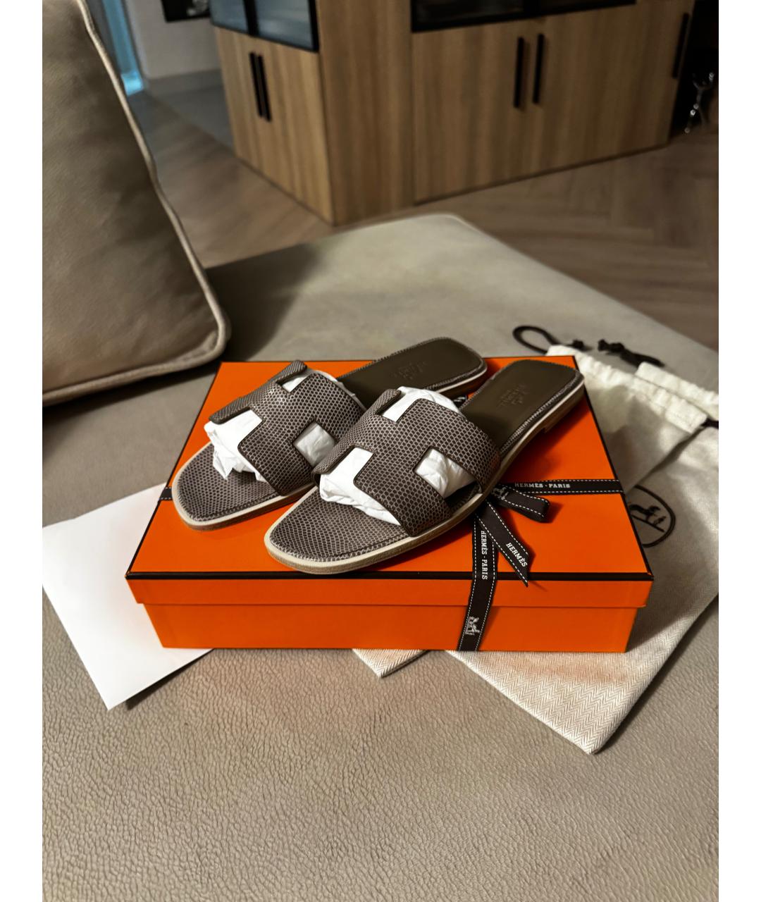 HERMES Серые шлепанцы из экзотической кожи, фото 2