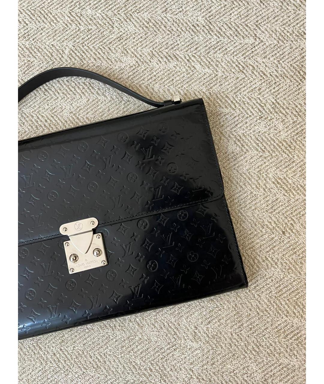 LOUIS VUITTON Черная сумка с короткими ручками из лакированной кожи, фото 4