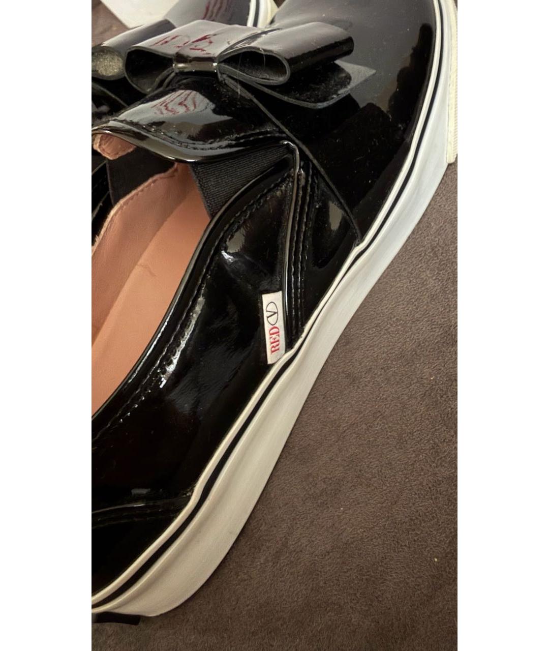 RED VALENTINO Черные слипоны из лакированной кожи, фото 8