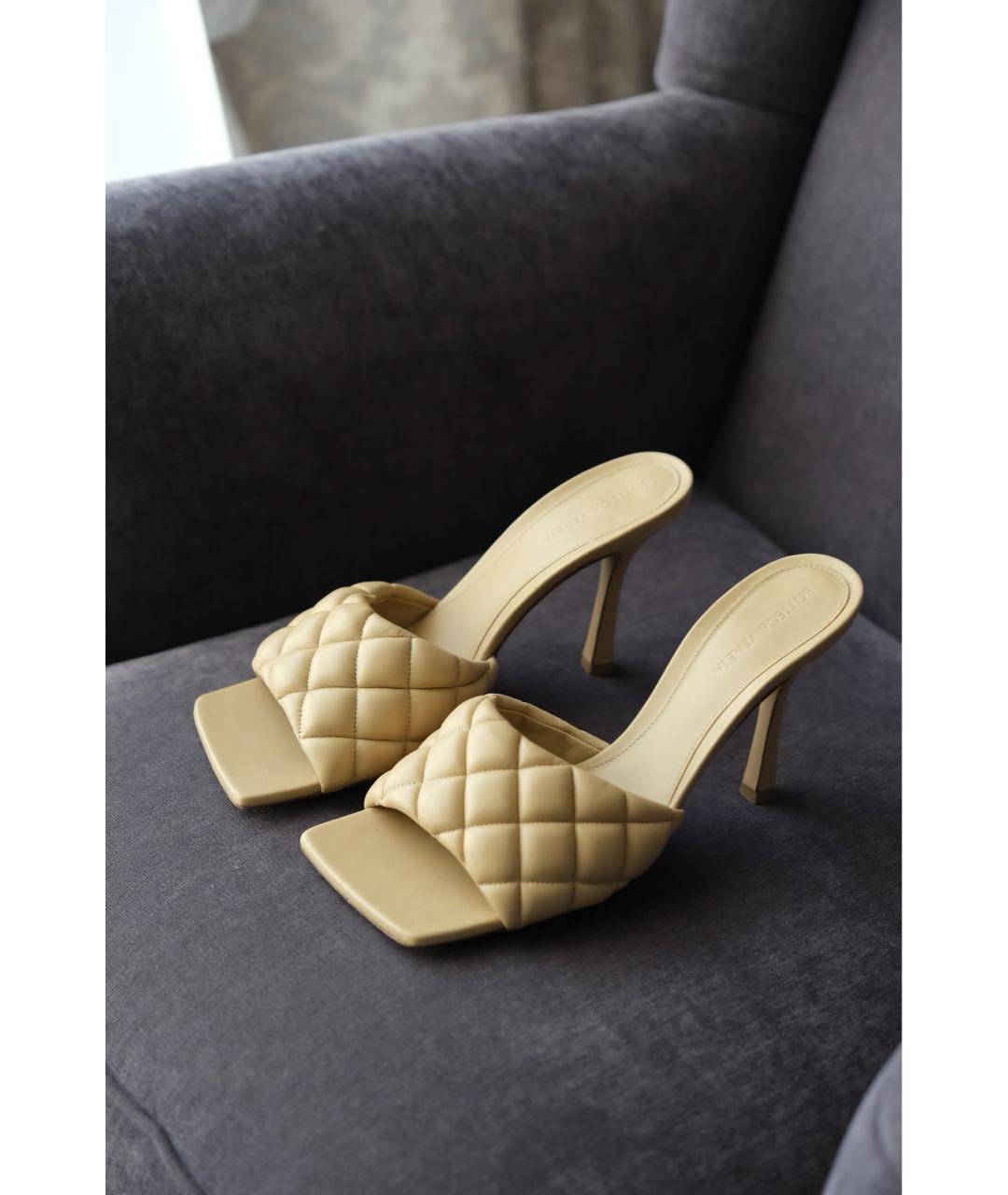 BOTTEGA VENETA Бежевые кожаные мюли, фото 6