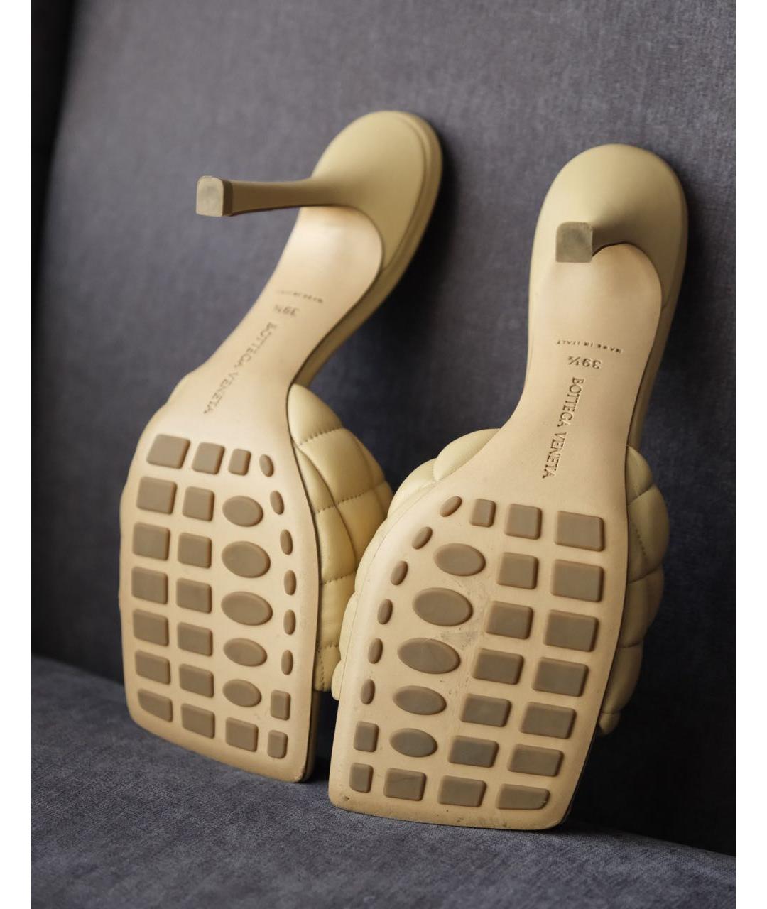 BOTTEGA VENETA Бежевые кожаные мюли, фото 5