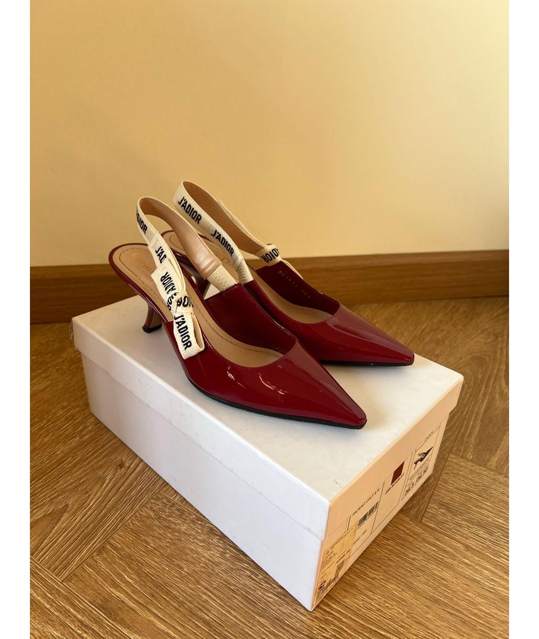 CHRISTIAN DIOR Бордовые лодочки на низком каблуке из лакированной кожи, фото 4