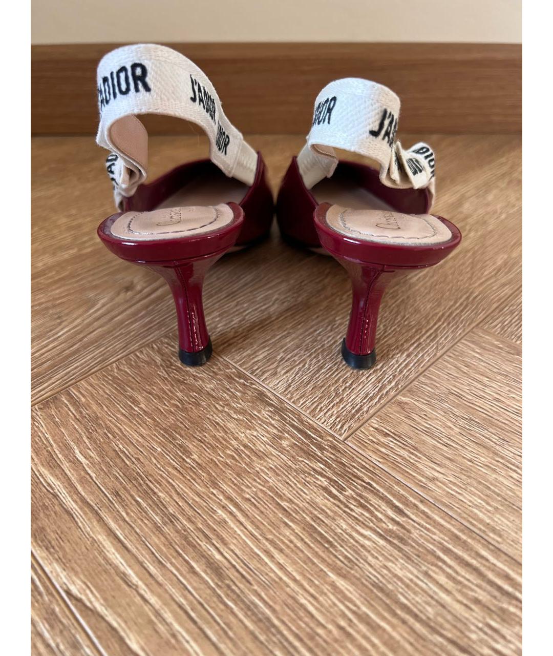 CHRISTIAN DIOR Бордовые лодочки на низком каблуке из лакированной кожи, фото 3