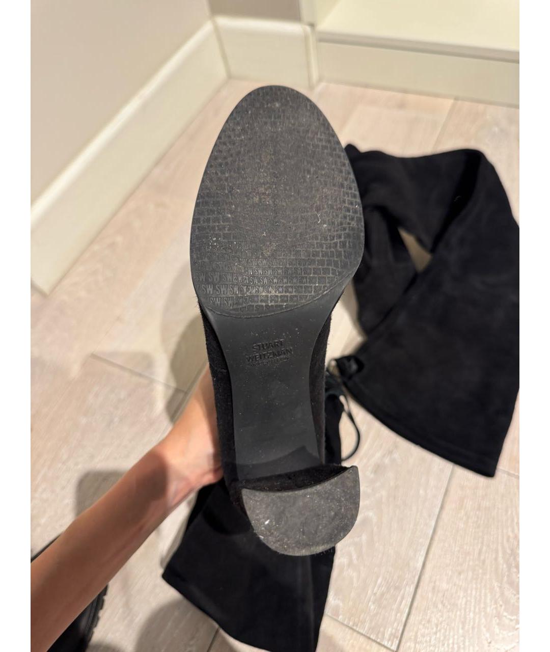 STUART WEITZMAN Черные замшевые ботфорты, фото 5