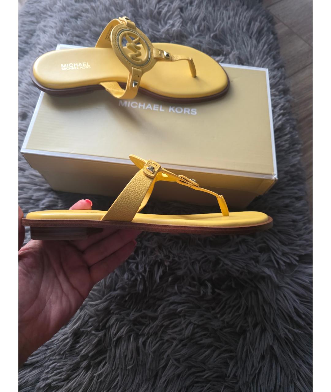 MICHAEL KORS Желтые кожаные сандалии, фото 4