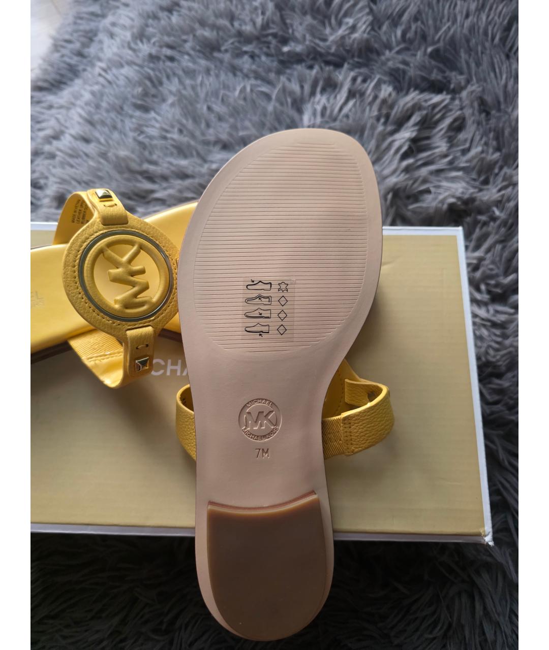 MICHAEL KORS Желтые кожаные сандалии, фото 6