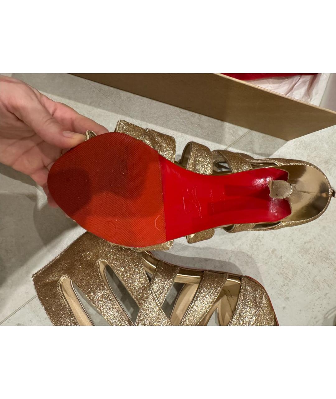 CHRISTIAN LOUBOUTIN Золотые босоножки, фото 4