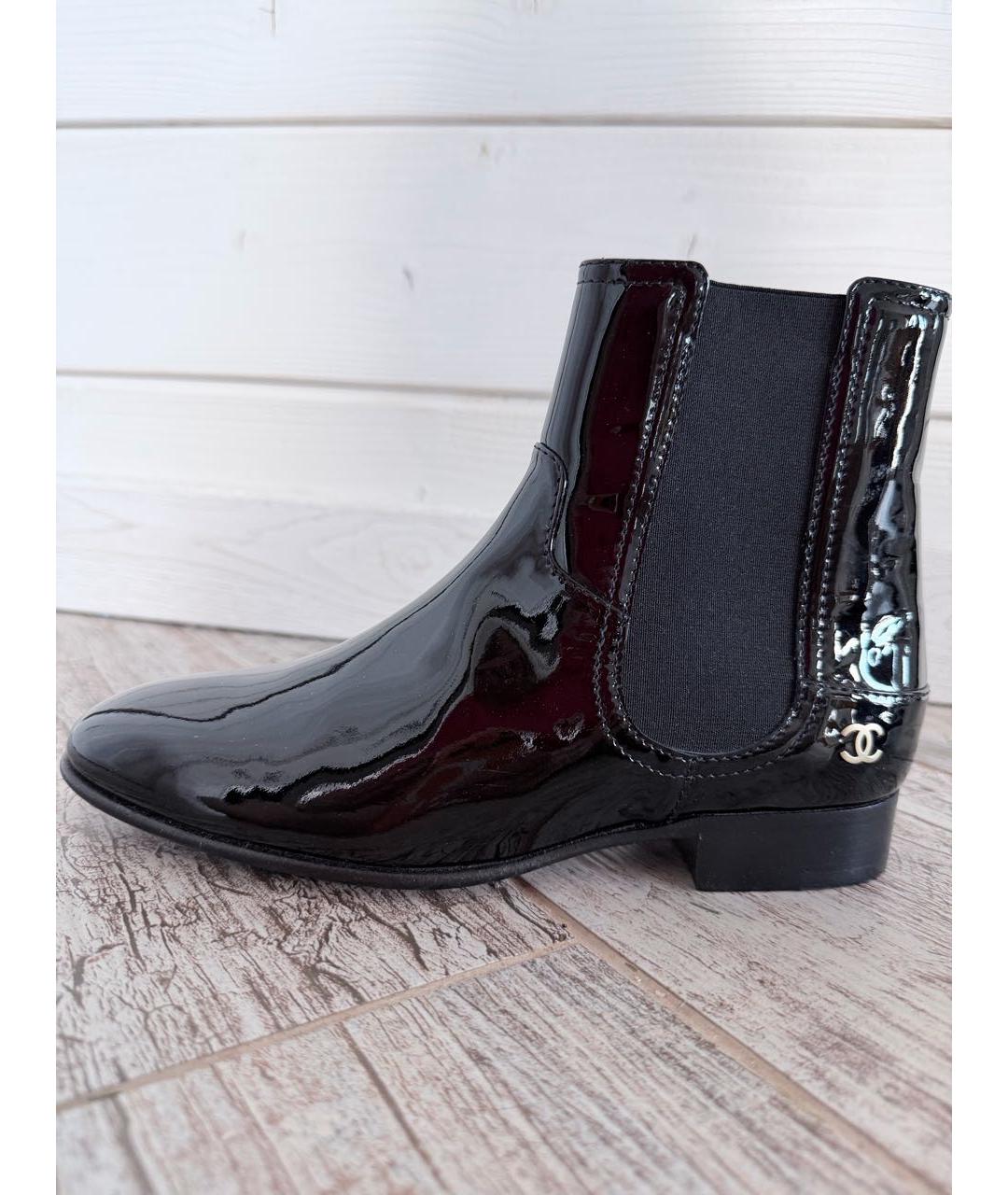 CHANEL Черные полусапоги из лакированной кожи, фото 9