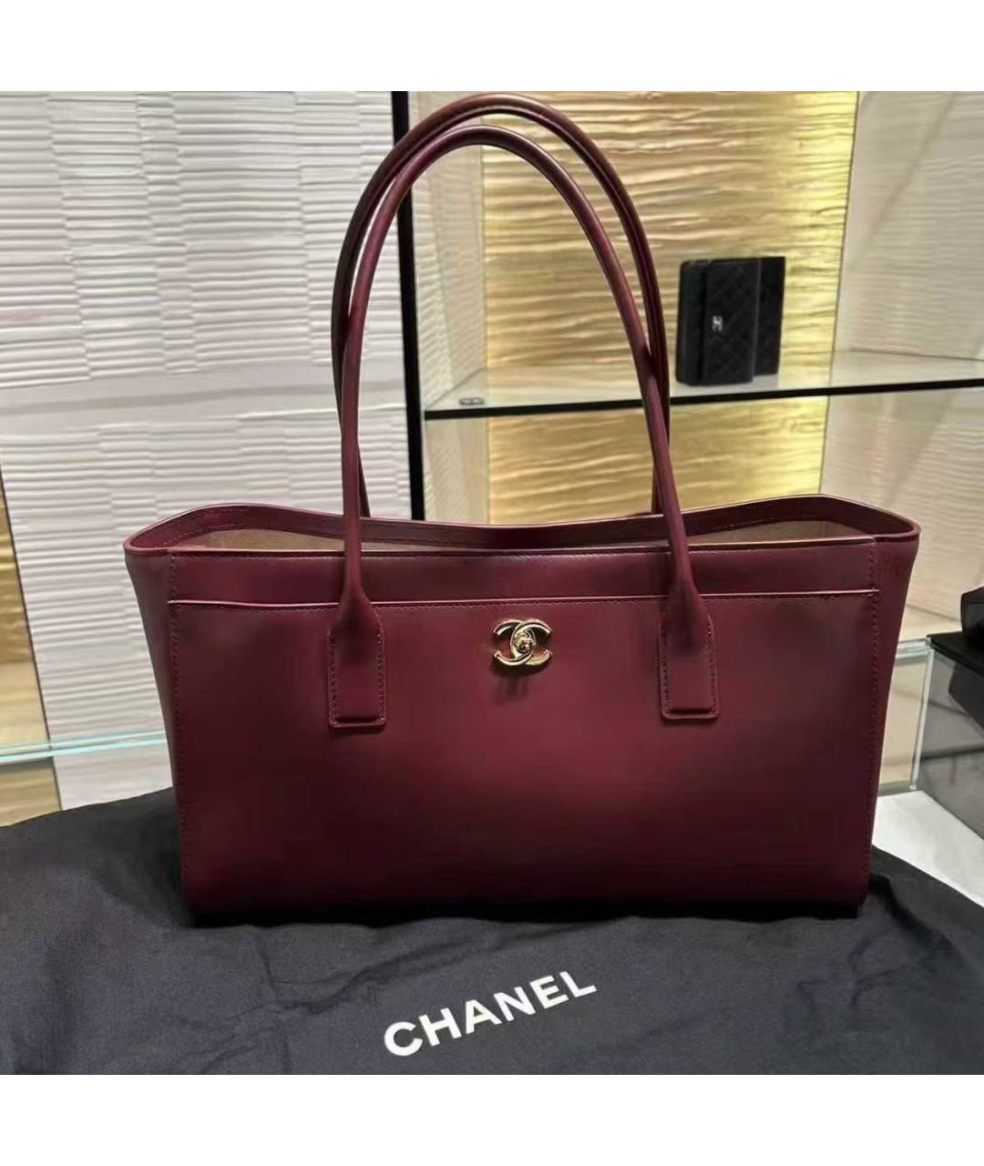 CHANEL Бордовая кожаная сумка с короткими ручками, фото 2