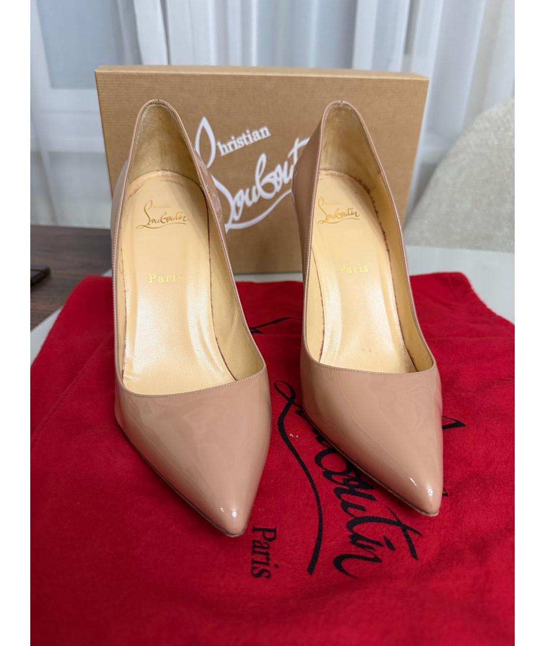 CHRISTIAN LOUBOUTIN Бежевые туфли из лакированной кожи, фото 2