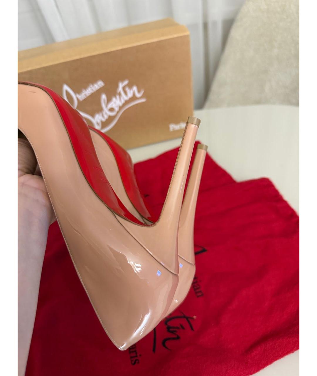 CHRISTIAN LOUBOUTIN Бежевые туфли из лакированной кожи, фото 5