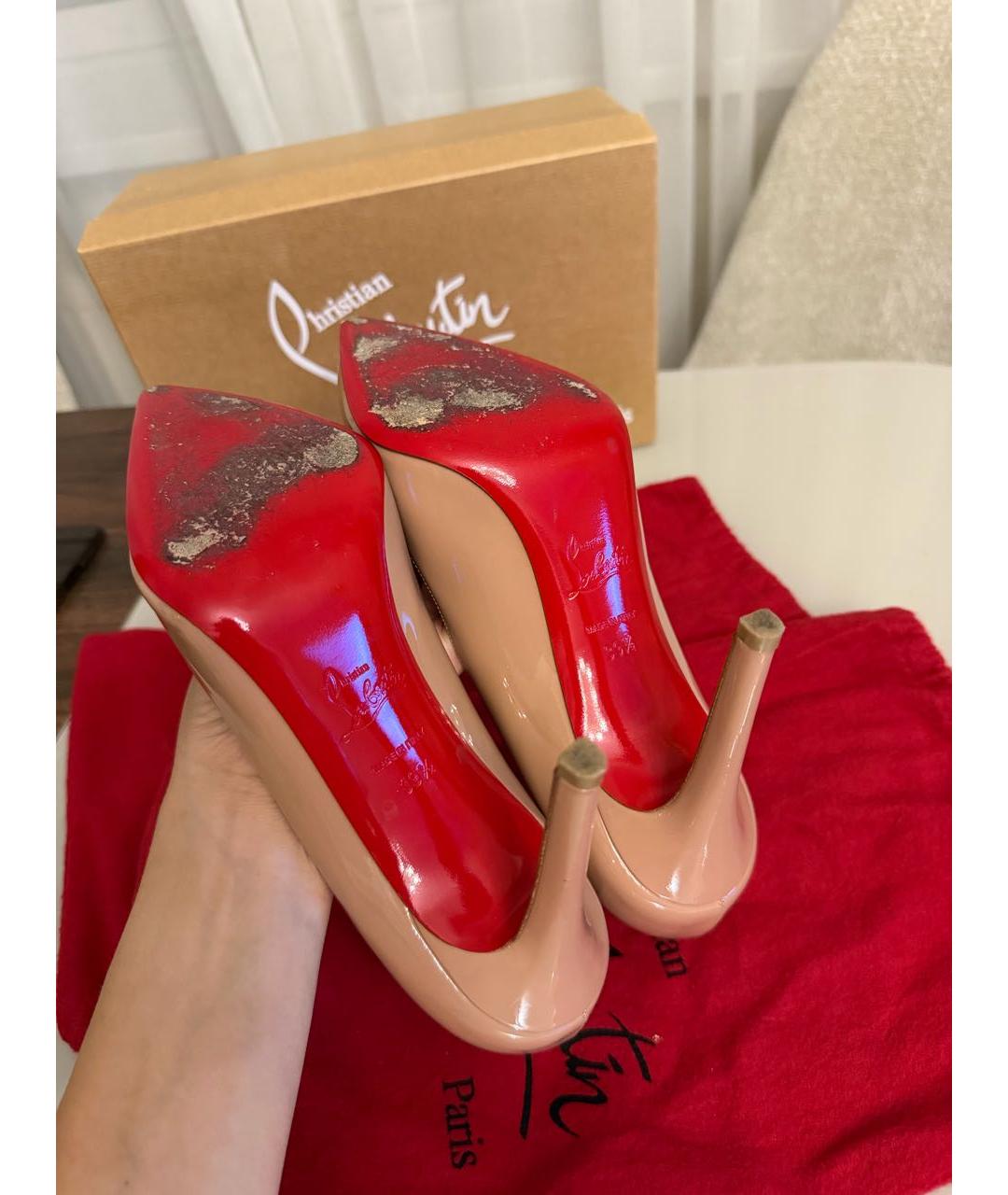 CHRISTIAN LOUBOUTIN Бежевые туфли из лакированной кожи, фото 7
